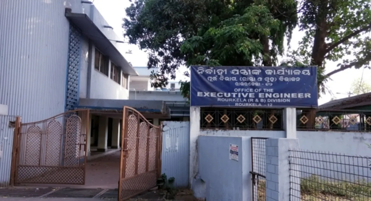  ପୂର୍ତ୍ତବିଭାଗର ଆଉ ଏକ କେଳେଙ୍କାରୀ : ରାସ୍ତା ମରାମତି କାମରେ ଲକ୍ଷ ଲକ୍ଷ ଚଳୁ! ପିସି ହାତେଇବାକୁ ହେଉନି ଟେଣ୍ଡର