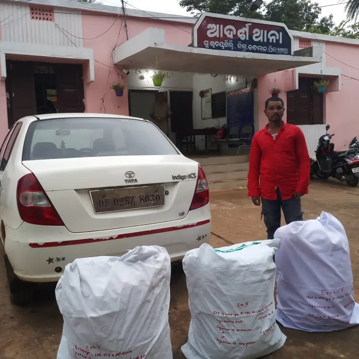  ଘୁ.ଉଦୟଗିରି : ତିନି ବସ୍ତା ଗଞ୍ଜେଇ ସହ ଇଣ୍ଡଗୋ କାର ଜବତ, ଜଣେ ଗିରଫ