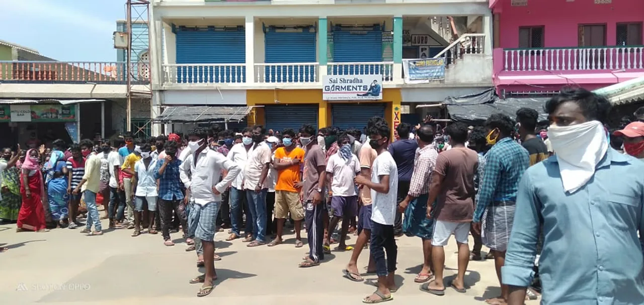  ପୁରୀରେ କରୋନା ସନ୍ଦିଗ୍ଧଙ୍କୁ ଆଣିବା ବେଳେ ସ୍ଥାନୀୟ ଲୋକଙ୍କ ଉତ୍ତେଜନା