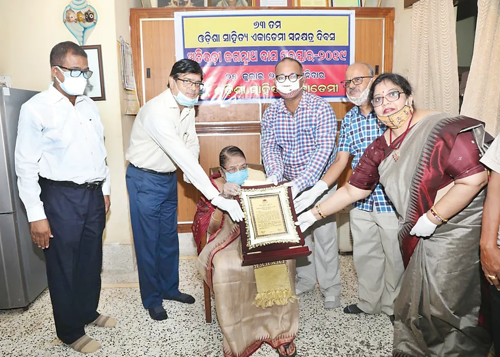  ବୀଣାପାଣି ମହାନ୍ତିଙ୍କୁ ଦିଆଗଲା ‘ଅତିବଡ଼ୀ ପୁରସ୍କାର’