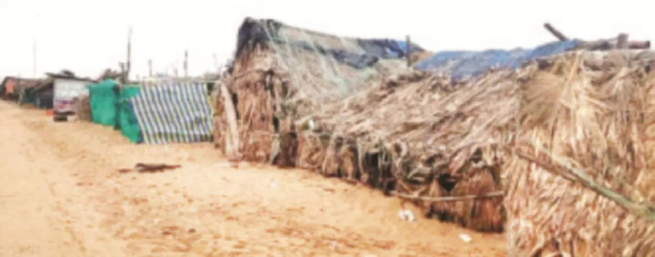  କୋଣାର୍କରେ ବଢୁଛି କରୋନା ଆକ୍ରାନ୍ତଙ୍କ ସଂଖ୍ୟା : ଚିନ୍ତା ବଢ଼ାଉଛି ଚନ୍ଦ୍ରଭାଗା ନୋଳିଆ ସାହି, ଅବାଧରେ ଆସୁଛନ୍ତି ବାହାର ମତ୍ସ୍ୟଜୀବୀ