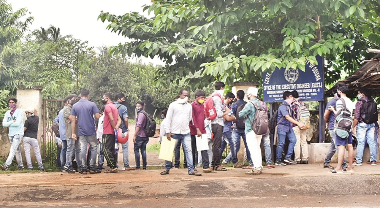  ଭୁବନେଶ୍ୱର : କଟକଣା‌ରେ ବି ସାକ୍ଷାତକାର ପାଇଁ ଭିଡ଼