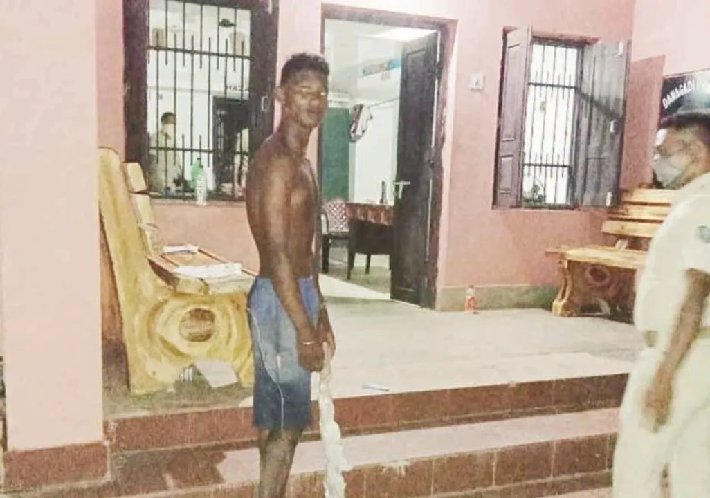  ଦାନଗଦୀ : ଗୁଣି ସନ୍ଦେହରେ ମହିଳାଙ୍କ ମୁଣ୍ଡ କାଟି ହତ୍ୟା, କଟାମୁଣ୍ଡ ସହ ଅଭିଯୁକ୍ତକୁ ଧରିଲା ପୁଲିସ