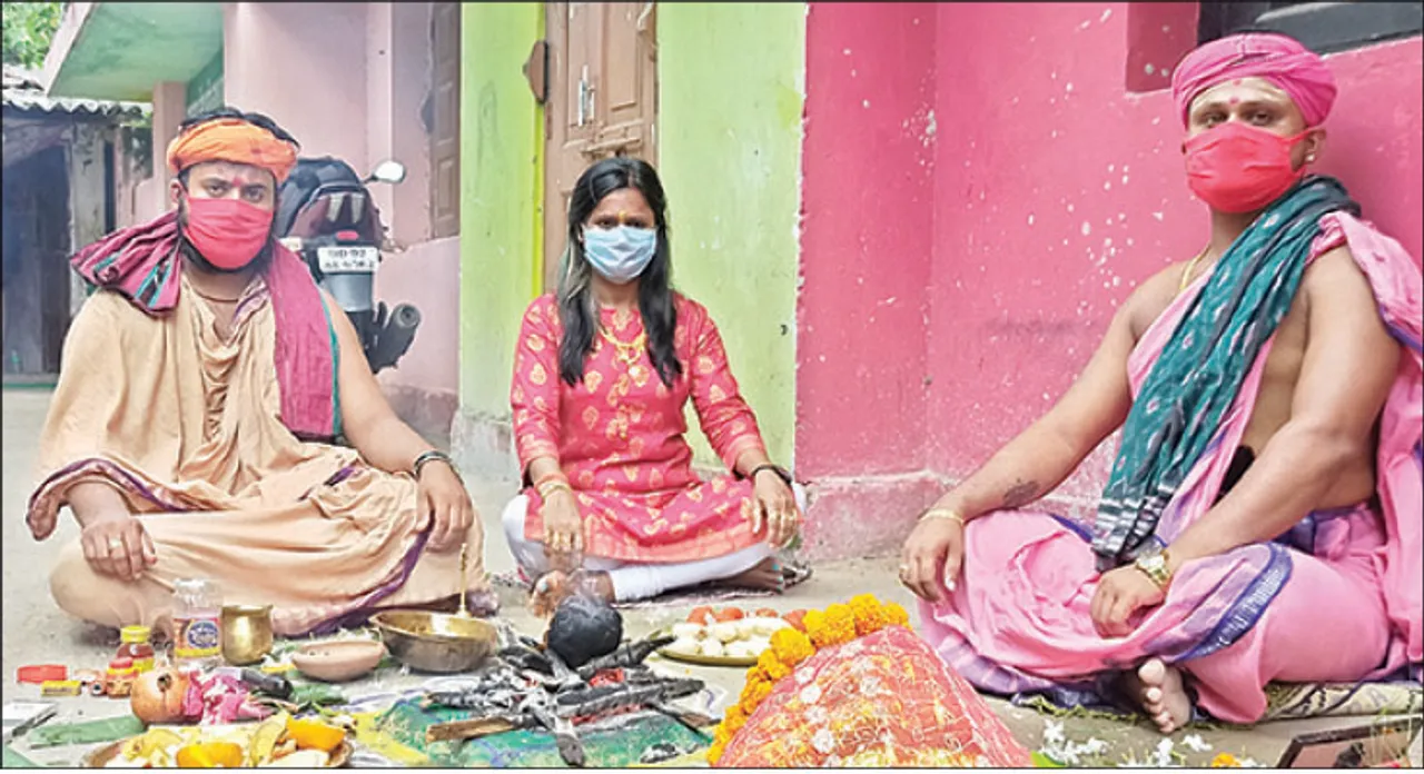  କରୋନା ମୁକ୍ତ ଓଡ଼ିଶା ଓ ମୁଖ୍ୟମନ୍ତ୍ରୀଙ୍କ ପାଇଁ ଅଖଣ୍ଡ ଦୀପ ଜାଳିଲେ ରାଣୀ ପଣ୍ଡା