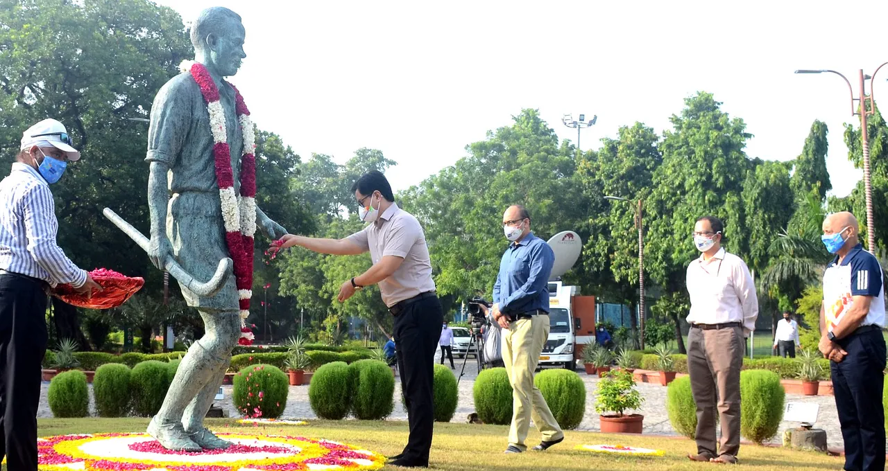  ଧ୍ୟାନ ଚାନ୍ଦଙ୍କୁ ପ୍ରଧାନମନ୍ତ୍ରୀ ଓ କ୍ରୀଡ଼ାମନ୍ତ୍ରୀଙ୍କ ଶ୍ରଦ୍ଧାଞ୍ଜଳି