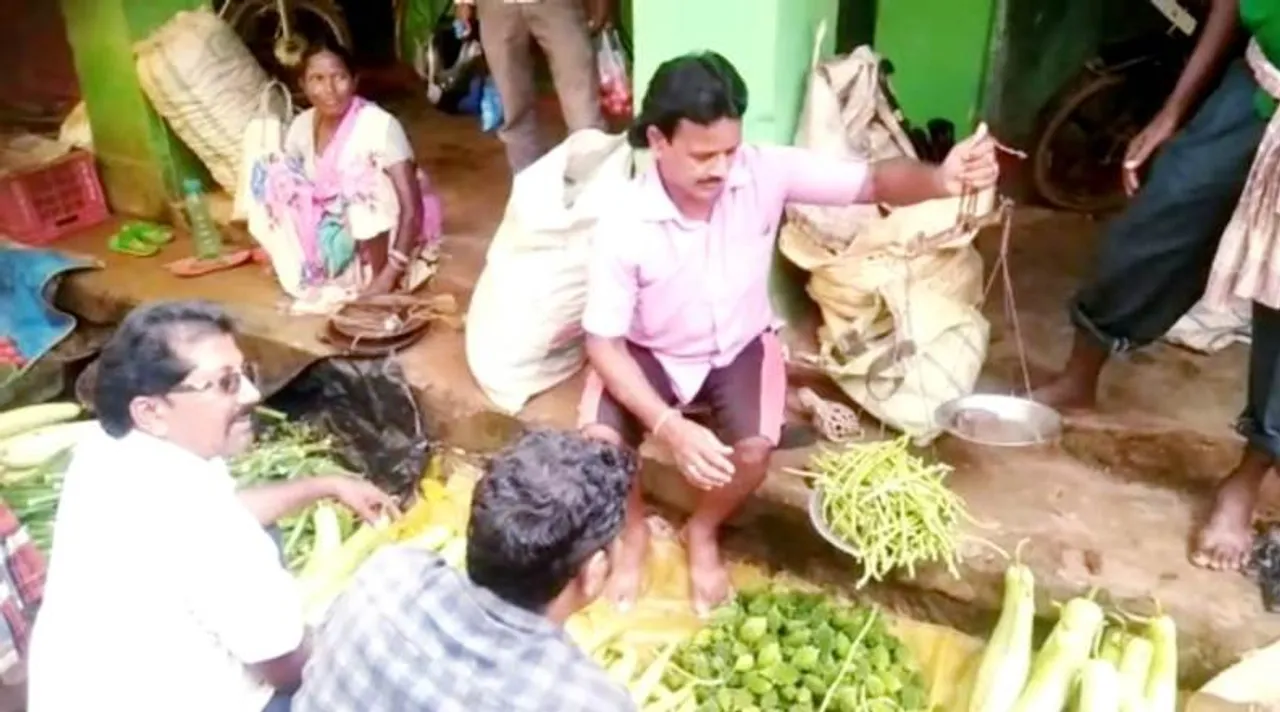  କରୋନା ମାଡରେ ଥମି ଯାଇଛି ଆଦିବାସୀ ଲୋକକଳା ଠେଠ୍‌ ନାଗପୁରୀ, ବେଉସା ବଦଳାଇଛନ୍ତି ଜିଲ୍ଲାର ଶହ ଶହ କଳାକାର
