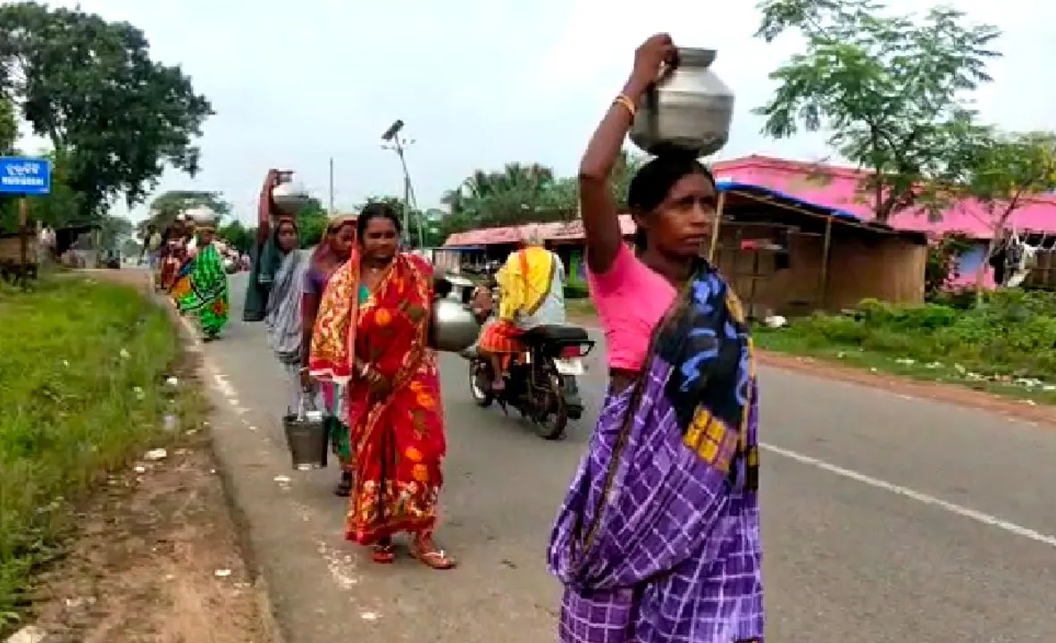  ମୟୂରଭଞ୍ଜ: ପାଣି ପାଇଁ ଡହଳବିକଳ ପୋଡ଼ାଅସ୍ତିଆ ଗ୍ରାମବାସୀ