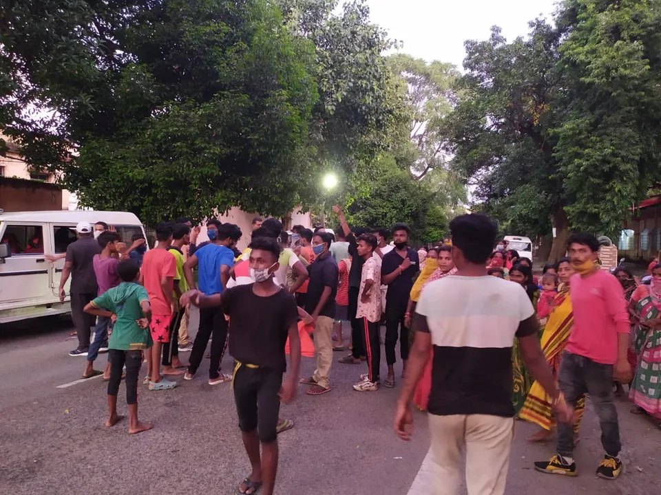  ତାସ୍‌ ଖେଳକୁ ନେଇ ତୁମୁଳ କାଣ୍ଡ: ଗୋଷ୍ଠୀ ସଂଘର୍ଷରେ ୭ ଗୁରୁତର, ୨ ସେକ୍ସନ ପୁଲିସ୍‌ ମୁତୟନ