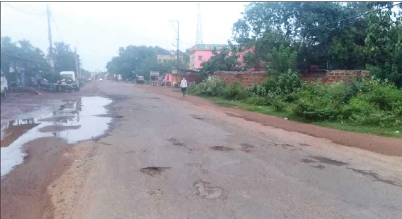  ଜାତୀୟ ରାଜପଥରେ ଖାଲଖମା, ମନ୍ଥର ଗତିରେ ଚାଲିଛି ସଂପ୍ରସାରଣ କାର୍ଯ୍ୟ