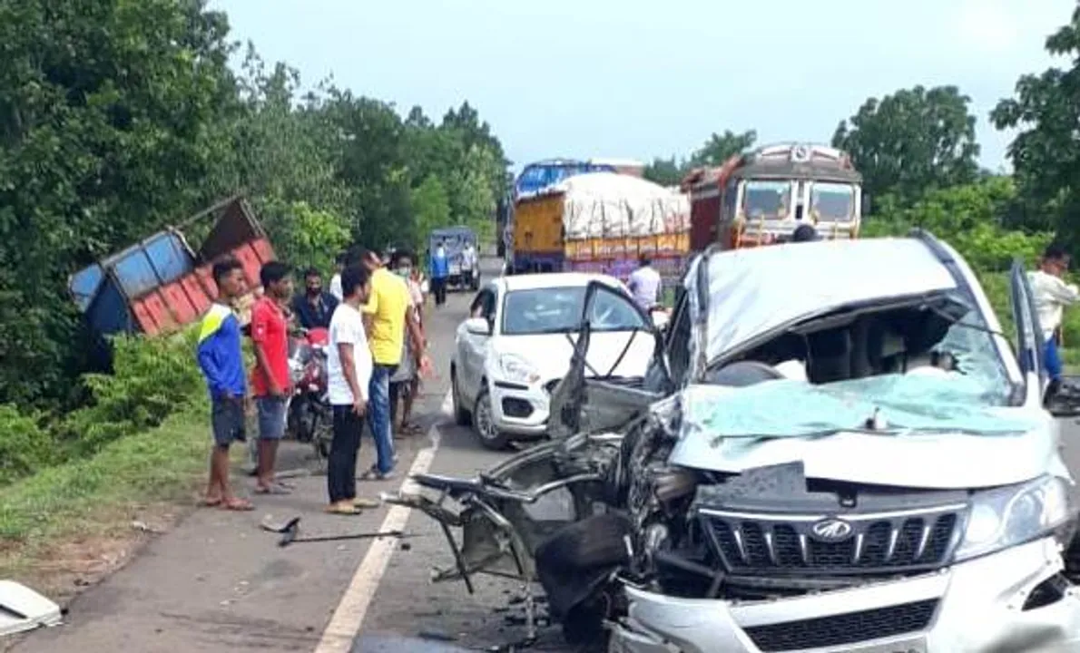  ଟ୍ରକ୍ ଓ କାର୍ ମୁହାଁମୁହିଁ ଧକ୍କା: ଘଟଣାସ୍ଥଳରେ ୨ଜଣଙ୍କର ମୃତ୍ୟୁ, ଜଣେ ଗୁରୁତର