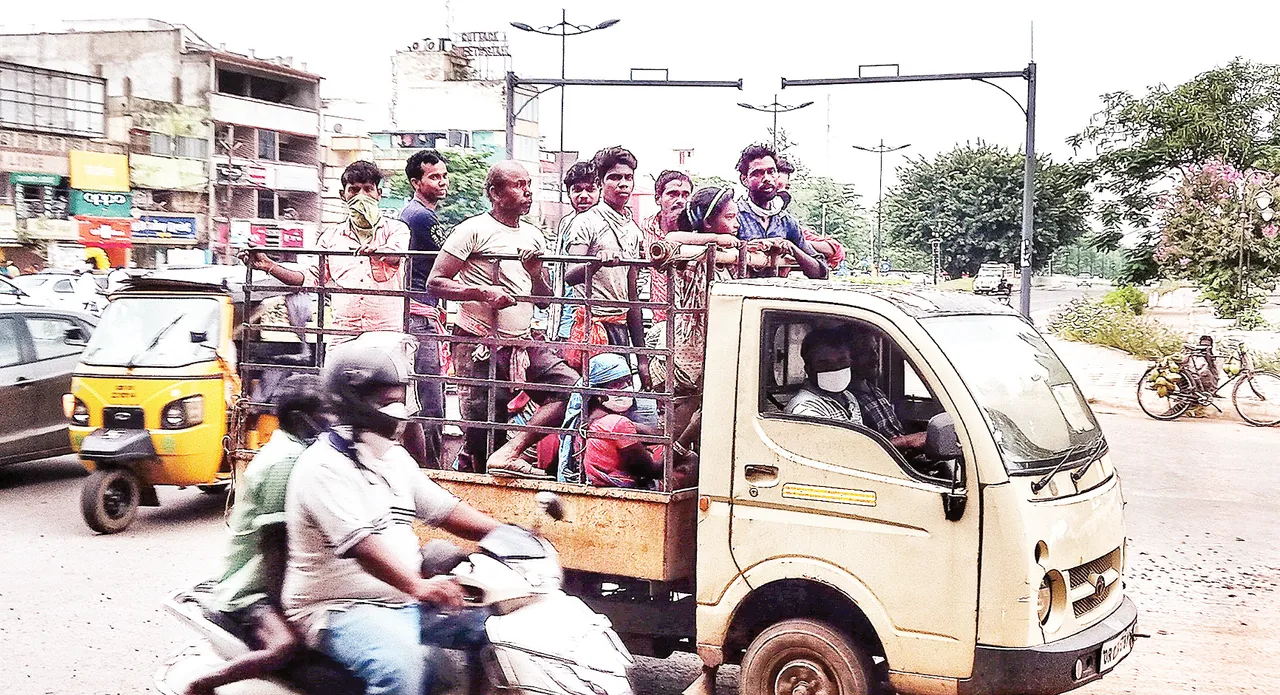  ଫୋକସ୍‌ରେ ଭୁବନେଶ୍ୱର : ଗଞ୍ଜାମରୁ ଅଧିକାରୀ ଆସିଲେ, କହିଲେ ଗଞ୍ଜାମ ମଡେଲ୍‌ ଲାଗୁ ହେବ