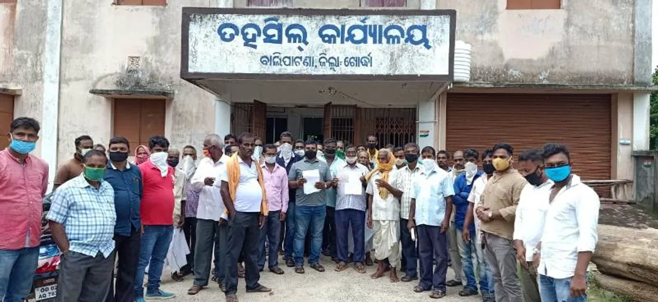  ରିଲିଫ୍‌ ପାଇଁ ତହସିଲ କାର୍ଯ୍ୟାଳୟରେ ଧାରଣା