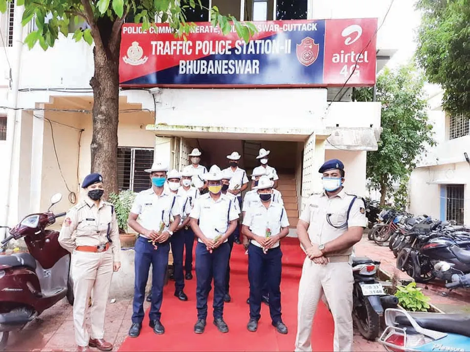  କରୋନାକୁ ହରାଇଲେ ୧୬ ଟ୍ରାଫିକ୍ ପୁଲିସ