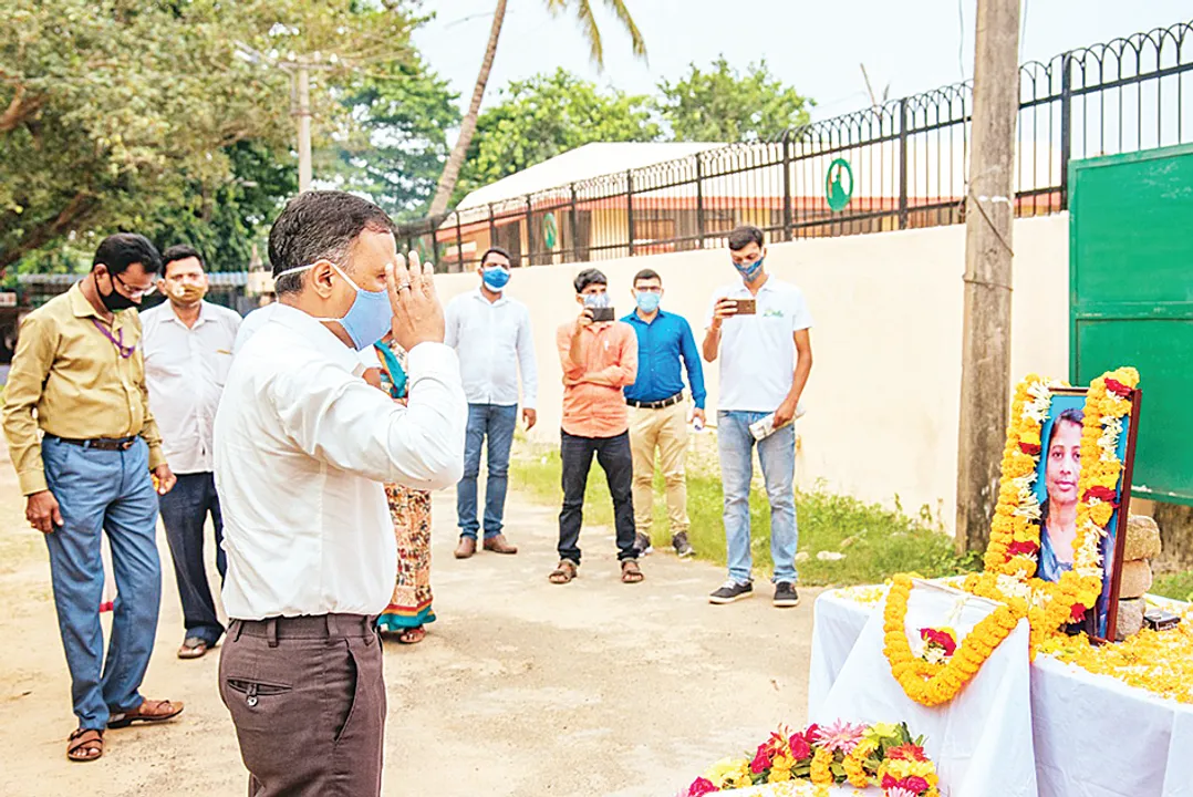  ସରସ୍ବତୀଙ୍କୁ କୋଭିଡ୍‌ ଯୋଦ୍ଧା ସମ୍ମାନ