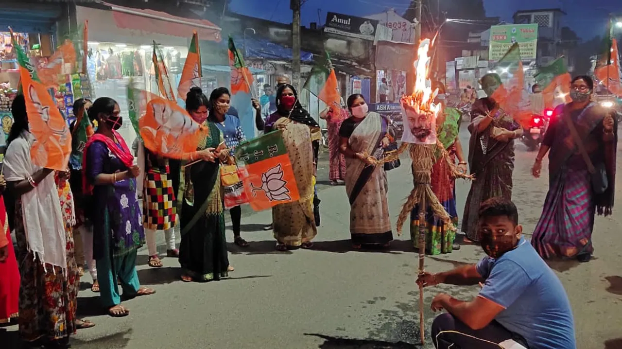  ପତ୍ନୀଙ୍କୁ ନିର୍ଯାତନା ପ୍ରସଙ୍ଗ: ବାରିପଦାରେ ସାଂସଦ ଅନୁଭବଙ୍କ କୁଶପୁତ୍ତଳିକା ପୋଡ଼ିଲା ବିଜେପି ମହିଳା ମୋର୍ଚ୍ଚା