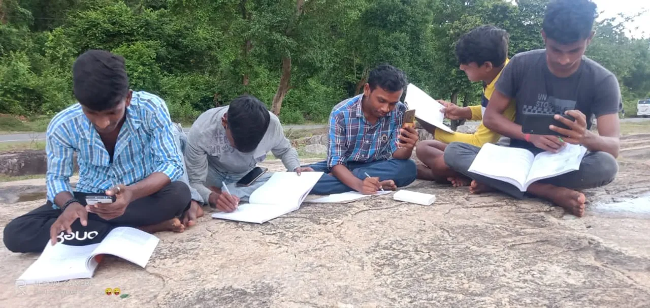  ନେଟ୍ୱର୍କ ଭାଗ୍ୟରେ ଲଟକିଛି ଅନ୍ଲାଇନ୍ କ୍ଳାସ୍: କୋର୍ସ ସରିଲାଣି ୭୫ ପ୍ରତିଶତ, ପଢୁଛନ୍ତି ୫୦ ପ୍ରତିଶତରୁ କମ୍