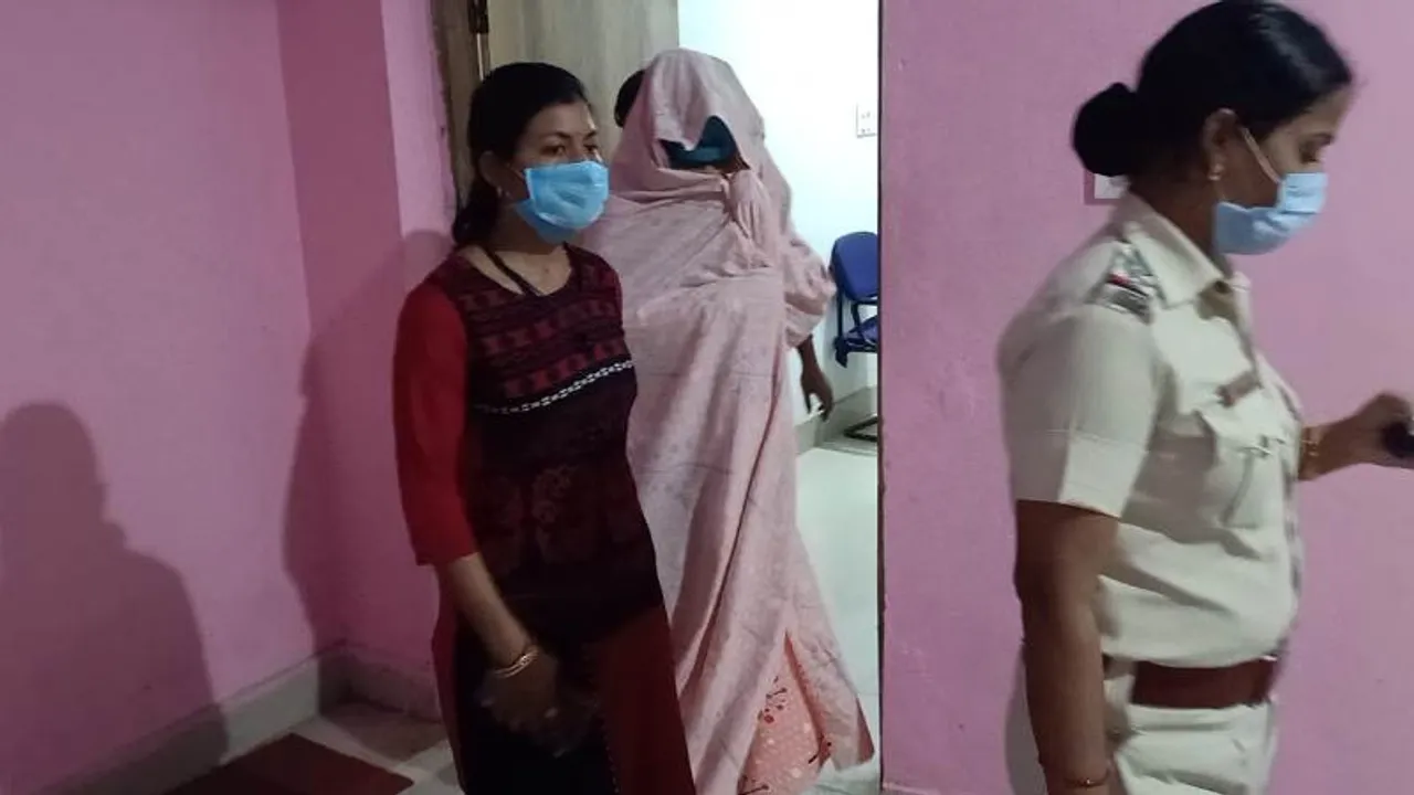  ଶ୍ରୀ ଗଣେଶ ହୋଟେଲରେ ଦେହ ବେପାର : ଡ୍ରାଇଭର ସହ ଜଣେ ଯୁବତୀ ଅଟକ, ଚାରି ଜଣ ଫେରାର