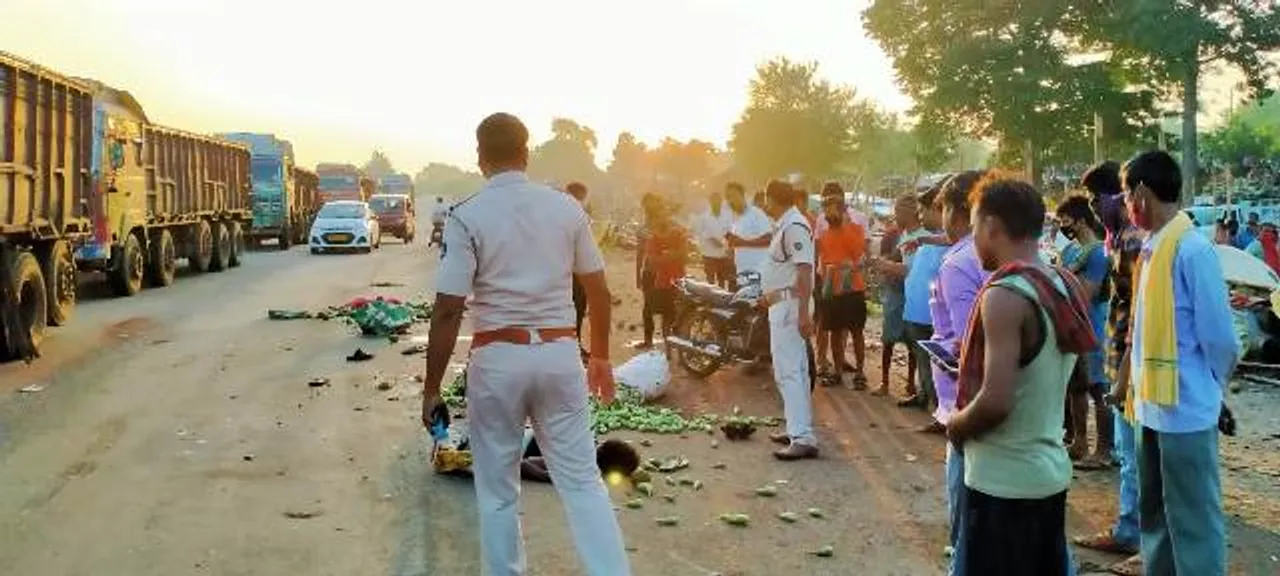  ଚାଷୀଙ୍କ ଉପରେ ଚଢିଗଲା ଟ୍ରକ୍: ଘଟଣାସ୍ଥଳରେ ମୃତ୍ୟୁ, ୪ଗୁରୁତର