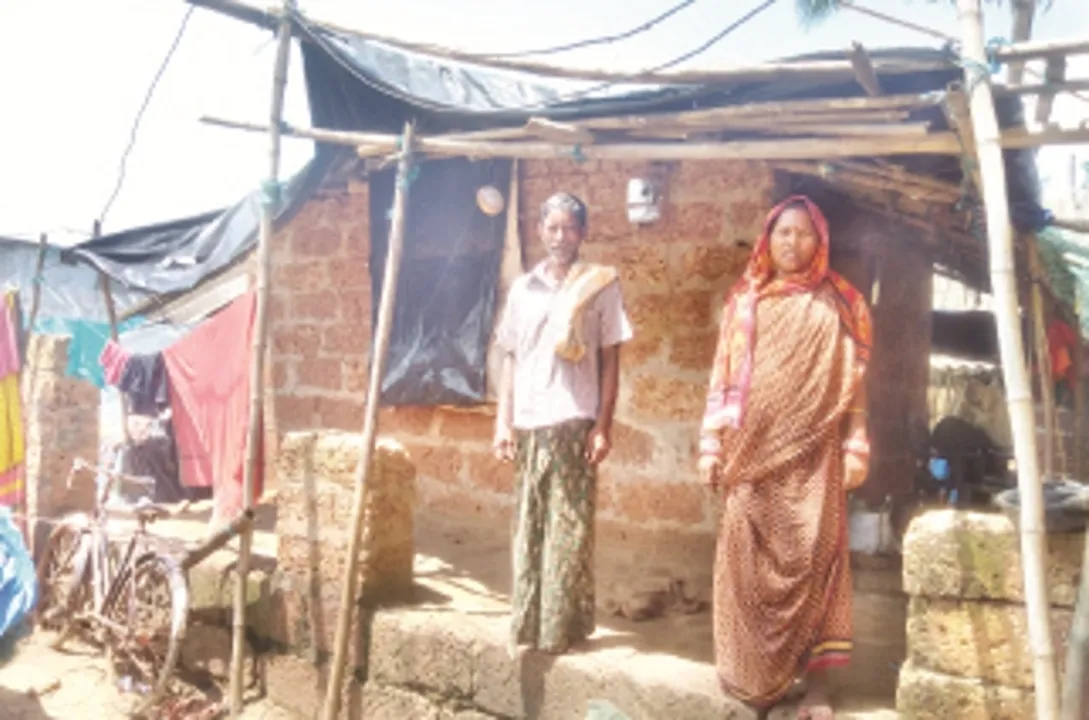 ନିରାକାରପୁର : ଫନିର ଦେଢ଼ ବର୍ଷ ପରେ ପଲିଥିନ୍ ତଳେ ବିତୁଛି ଜୀବନ 