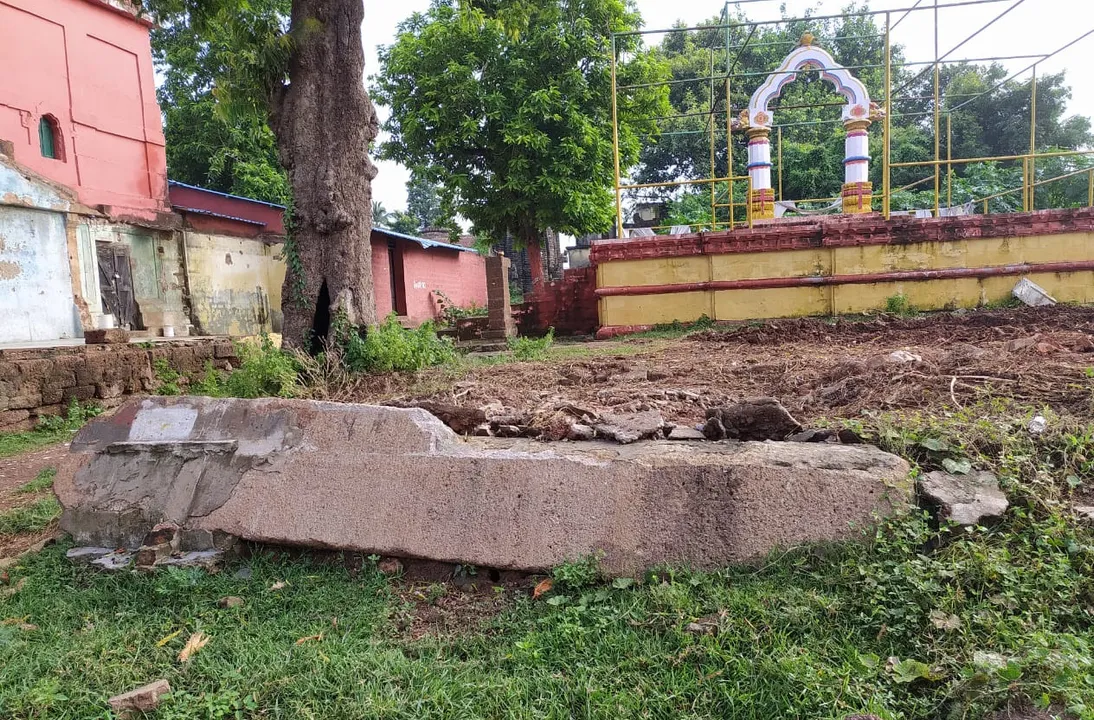  ମାଟି ତଳୁ ବାହାରିଲା ଲିଙ୍ଗରାଜ ମନ୍ଦିର ନିର୍ମାଣ ସମସାମୟିକ ବୃହତ୍‌ ପଥର ଖଣ୍ଡ