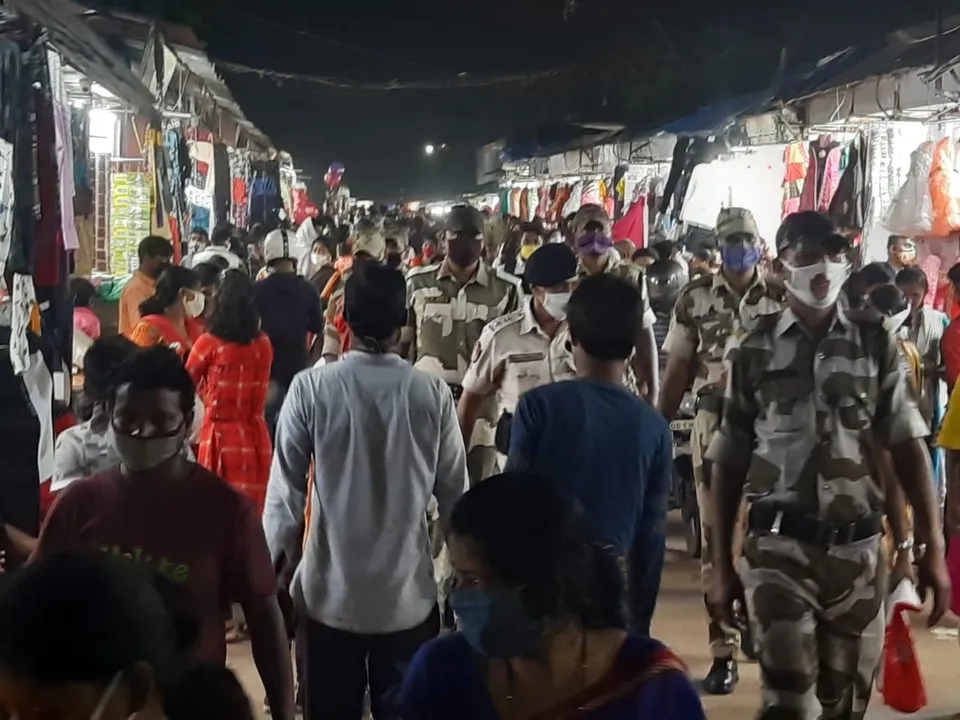  ମାର୍କେଟ ବିଲ୍‌ଡିଂରେ ପୁଲିସ୍‌ର ଚଢ଼ାଉ, ଜରିମାନା ଦେଲେ ୫ ଦୋକାନୀ