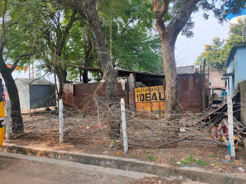  କବ୍‌ଜାରେ ଅନୁଗୁଳ ସହରର ମୂଲ୍ୟବାନ୍ ଜମି; କୋଟିଏ ଟଙ୍କାର ପ୍ଲଟ୍‌କୁ ଅକ୍ତିଆର, ରାଜପଥ କଡ଼ ଜମିକୁ ଘେରି ଦେଲେ ତାରବାଡ଼