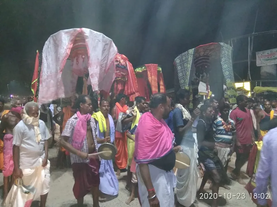  ସ୍ତମ୍ବେଶ୍ୱରୀ ସଂସ୍କୃତିର ଅନନ୍ୟ ପରମ୍ପରା: ମହାସ୍ନାନ ପାଇଁ ମହାନଦୀକୁ ଗଲେ ମାହେଶ୍ୱରୀ ଠାକୁରାଣୀ