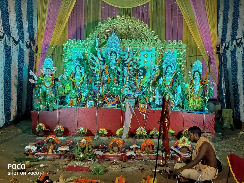 ଭକ୍ତଙ୍କ ବିନା ମଣ୍ଡପରେ ପୂଜାପାଇଲେ ମା’ ଦୁର୍ଗା