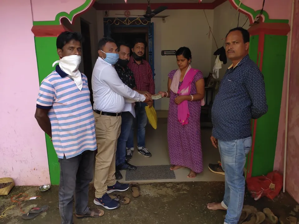  ମୃତ ଶିକ୍ଷକଙ୍କ ପରିବାରକୁ ପ୍ରାଥମିକ ଶିକ୍ଷକ ସଂଘ ତରଫରୁ ଆର୍ଥିକ ସହାୟତା ପ୍ରଦାନ