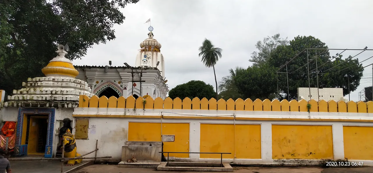  ସହକାରୀ ଦେବୋତ୍ତର କମିସନରଙ୍କ ଅଚାନକ ବାରିପଦା ଗସ୍ତ, ଶ୍ରୀହରିବଳଦେବ ଜୀଉ ମନ୍ଦିର ବୁଲି ଦେଖିଲେ