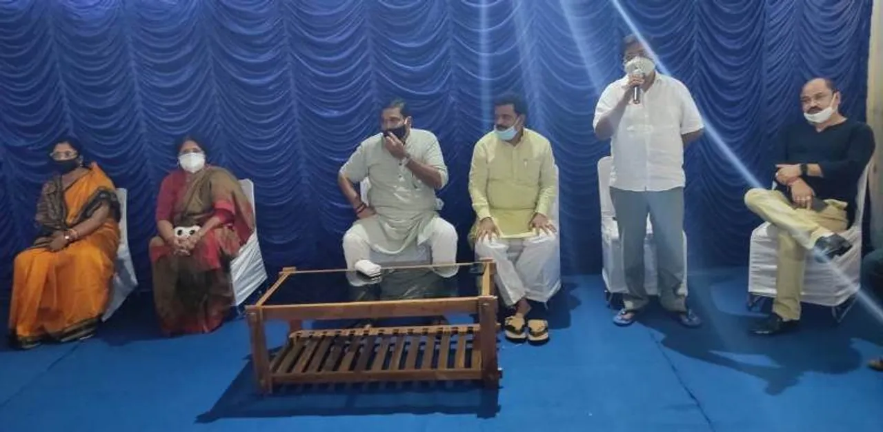  ଭୁବନେଶ୍ୱରରେ ଛିଡ଼ିଲା ତିର୍ତ୍ତୋଲ ନିର୍ବାଚନ ମଣ୍ଡଳୀର ତିନି ବ୍ଳକ୍ ବିଜେଡି କଳି : ମୁଖ୍ୟମନ୍ତ୍ରୀ ଯାହାକୁ ପ୍ରାର୍ଥୀ କରିବେ ସମସ୍ତେ କରିବେ ସମର୍ଥନ
