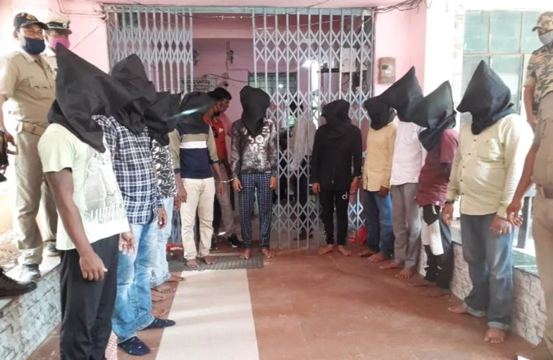  ସୁନା ଦୋକାନୀଙ୍କୁ ଆକ୍ରମଣ ଓ ଲୁଟ ଘଟଣା: ୧୧ ଡକାୟତ ଗିରଫ, ୫ ଲକ୍ଷ ଟଙ୍କା ଓ ସୁନା-ରୁପା ଗହଣା ଜବତ