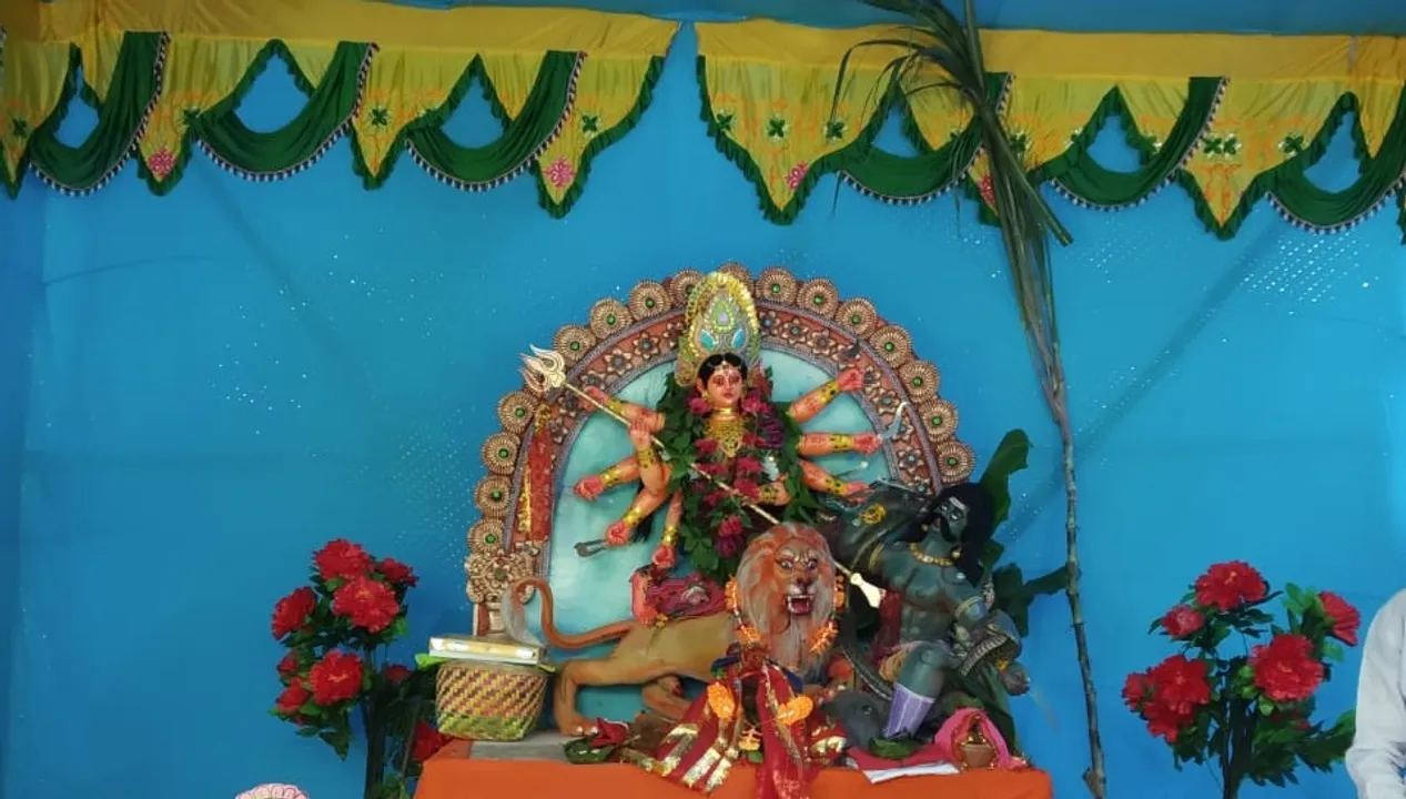  କରୋନା କଟକଣା ଯୋଗୁ ଫିକା ପଡ଼ିଛି ଦୁର୍ଗାପୂଜା, କେବଳ ସମିତି ଭକ୍ତଙ୍କୁ ନେଇ ଚାଲିଛି ରୀତିନୀତି