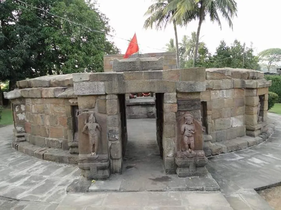  ହୀରାପୁରସ୍ଥିତ ଚଉଷଠୀ ଯୋଗିନୀ ପୀଠ : ଅଷ୍ଟମୀରେ ସଂପନ୍ନ ହୁଏ ପୋଡ଼ାମାଛ ବଳି ପରମ୍ପରା