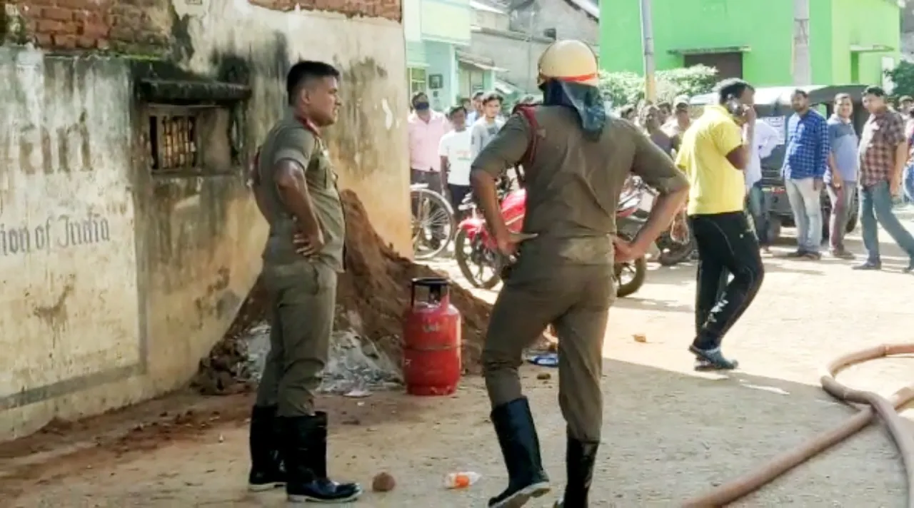  ଭଞ୍ଜନଗର : ରୋଷେଇ ଘରେ ଗ୍ୟାସ୍ ଲିକ୍, ନିଆଁ ଲାଗି ମା' ପୁଅ ଗୁରୁତର