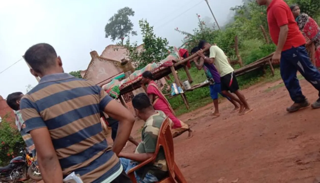  ପ୍ରତିଶୋଧ ପାଇଁ ନକ୍ସଲ ରକ୍ତମୁଖା : ସ୍ବାଭିମାନ ଅଞ୍ଚଳରେ ତଣ୍ଟିକାଟି ଜଣକୁ ହତ୍ୟା କଲେ, ଗାଁରେ ପଶି ଦୁଇ ଜଣଙ୍କୁ ନିସ୍ତୁକ ପିଟିଲେ