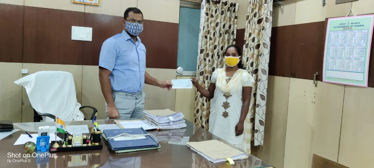  ଜୟପୁର :  ବିଧବାଙ୍କୁ ମୁଖ୍ୟମନ୍ତ୍ରୀ ରିଲିଫ ପାଣ୍ଠିରୁ ୨୦ ହଜାର ଟଙ୍କାର ଆର୍ଥିକ ସହାୟତା