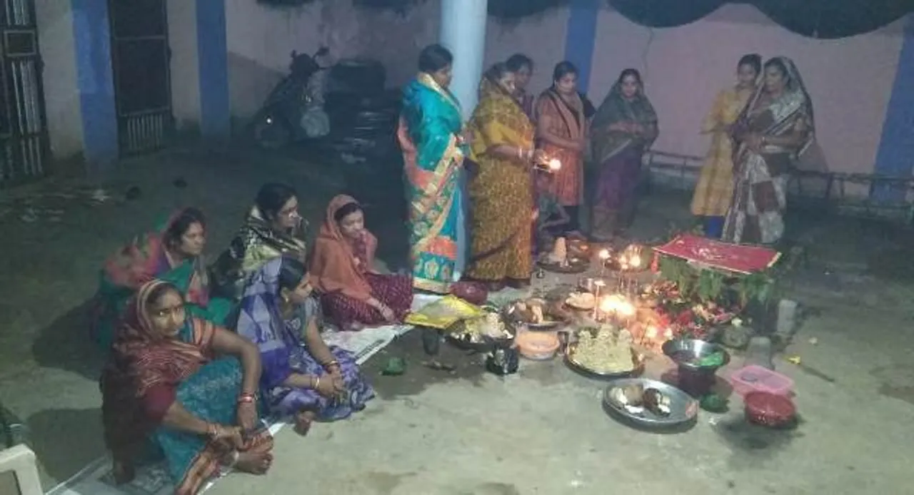  ପଶ୍ଚିମ ଓଡ଼ିଶାରେ ଭାଇର ମଙ୍ଗଳ ମନାସି ଭଉଣୀମାନେ ପାଳନ କରୁଛନ୍ତି ଭାଇଜିଉନ୍ତିଆ ଓଷା