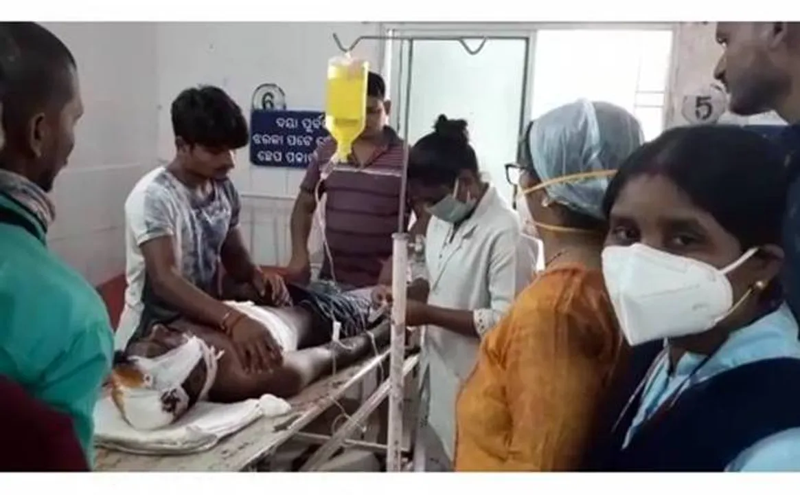  ମନ୍ଦିର ବାରଣ୍ଡାରେ ଶୋଇଥିବା ବେଳେ ଅଟୋ ଚାଳକଙ୍କୁ ପନିକିରେ ଆକ୍ରମଣ, ଗୁରୁତର ଅବସ୍ଥାରେ ହସ୍‌ପିଟାଲରେ ଭର୍ତ୍ତି