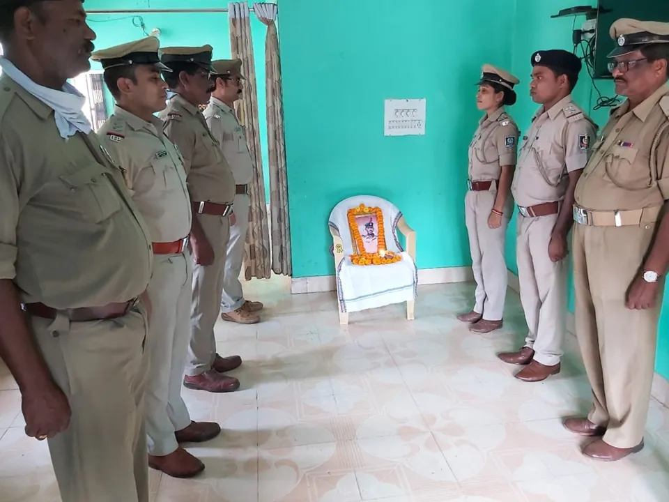  ଭଞ୍ଜନଗରରେ ପୁଲିସ୍ ସହିଦ ସପ୍ତାହ ପାଳନ ଅବସରରେ ସହିଦଙ୍କୁ ଶ୍ରଦ୍ଧାଞ୍ଜଳୀ ଅର୍ପଣ