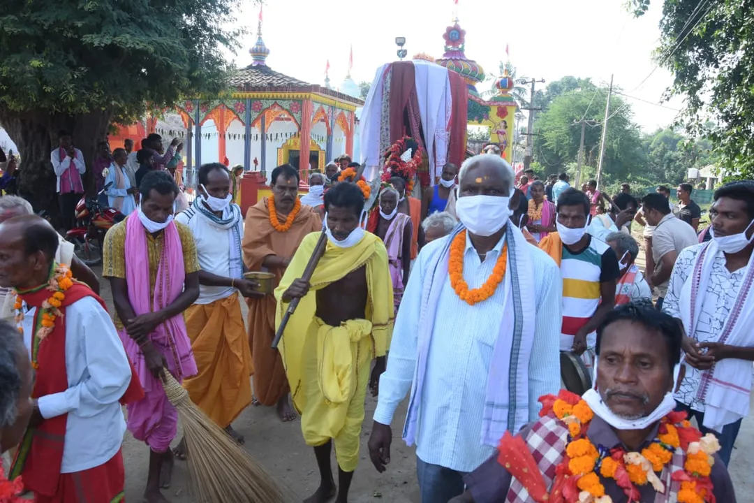  ସ୍ତମ୍ବେଶ୍ୱରୀ ସଂସ୍କୃତିର ଅନନ୍ୟ ପରମ୍ପରା: ମା’ ମାହେଶ୍ୱରୀଙ୍କ ମହାସ୍ନାନ ନିଆରା
