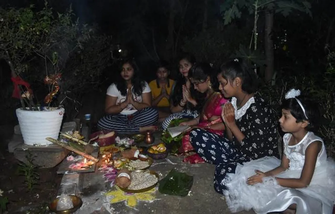  କୁମାର ପୂର୍ଣ୍ଣିମା ଅବସରରେ କୁମାରୀମାନଙ୍କ ପୂଜାର୍ଚ୍ଚନା। (ଫଟୋ: ବିଭୂତି)