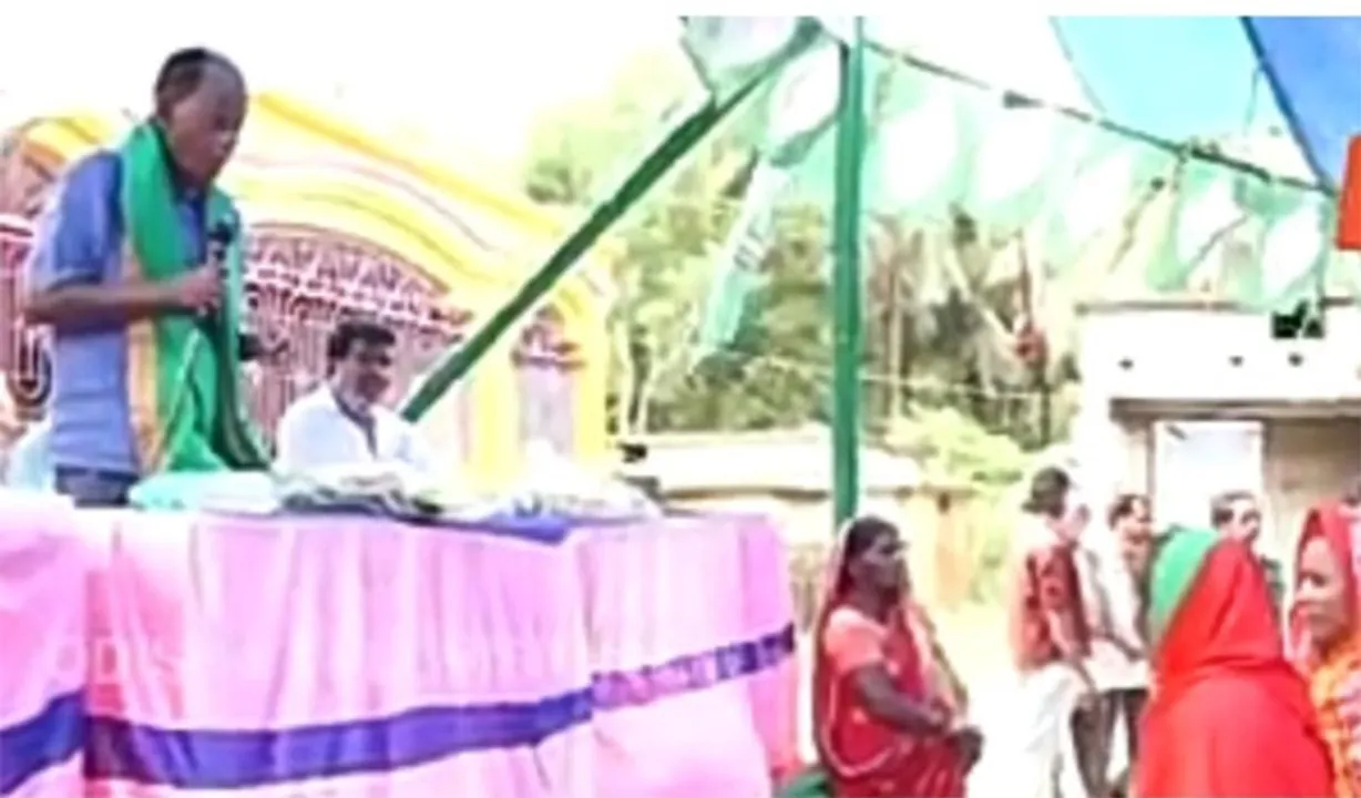  ବିଜେଡି ସଭାରେ ମହିଳାଙ୍କ ପ୍ରତିବାଦ: ଆଗ ମଦ ବନ୍ଦ କର, ତା’ ପରେ ଭୋଟ୍‌ ମାଗ
