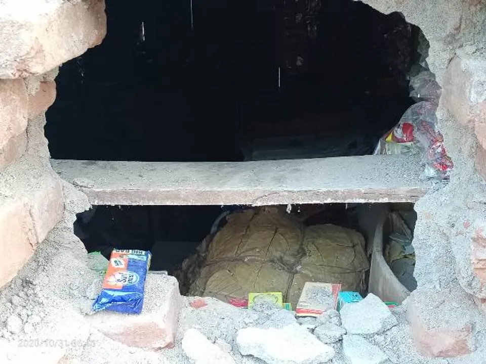  ହିଞ୍ଜିଳି ଥାନା ଠାରୁ ମାତ୍ର ଶହେ ମିଟର ଦୂରରେ ଥିବା ତେଜରାତି ଦୋକାନରୁ ଚୋରି ଅଭିଯୋଗ