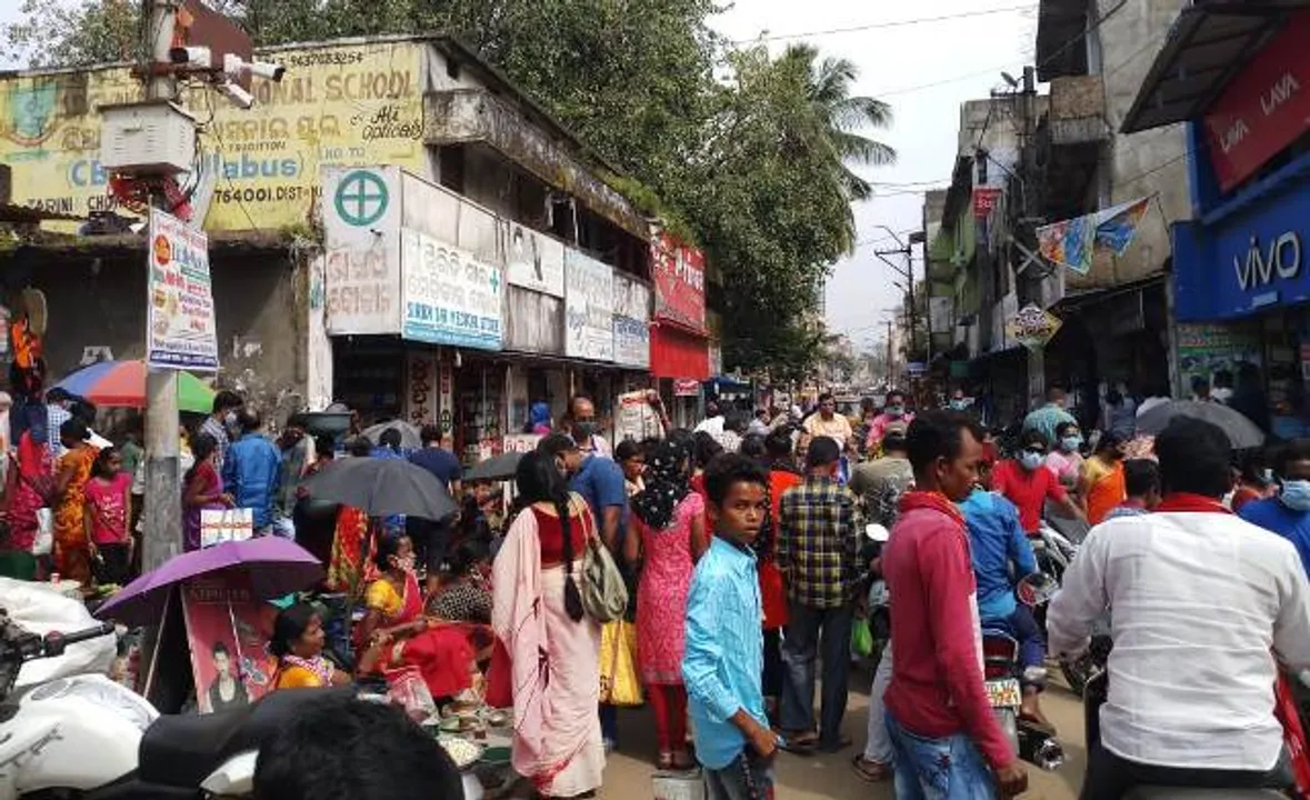  ଜୟପୁର : କୋଭିଡ ନିୟମ ମାନୁନାହାନ୍ତି ଲୋକେ, ଉଛୁଳିଛି ଦଶହରା ବଜାର
