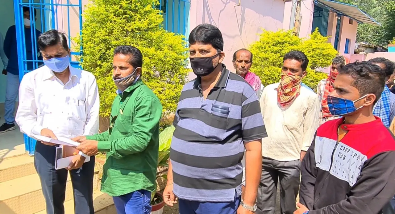  ଶୀଘ୍ର ପିଆଜ୍ ବିହନ ଯୋଗାଯିବା ସହ ୫ଦଫା ଦାବିକୁ ନେଇ ପିଆଜ ଚାଷୀ ଘେରିଲେ ସହକାରୀ ଉଦ୍ୟାନ କୃଷି କାର୍ଯ୍ୟାଳୟ 