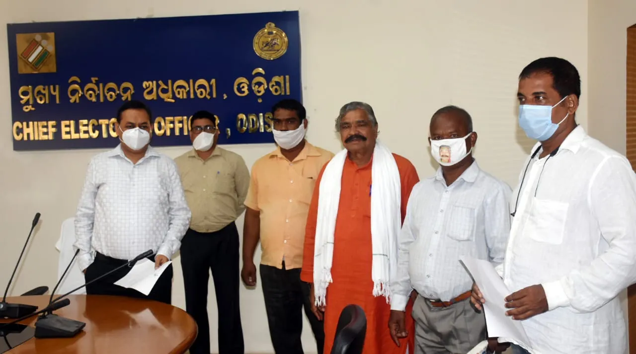  ଜଗତସିଂହପୁର ଜିଲ୍ଲାପାଳଙ୍କୁ ବଦଳାଇବା ଲାଗି କଂଗ୍ରେସର ଦାବି, ମୁଖ୍ୟ ନିର୍ବାଚନ ଅଧିକାରୀଙ୍କୁ ଭେଟି ଲିଖିତ ଭାବେ ଦାବିପତ୍ର ଦିଆଗଲା