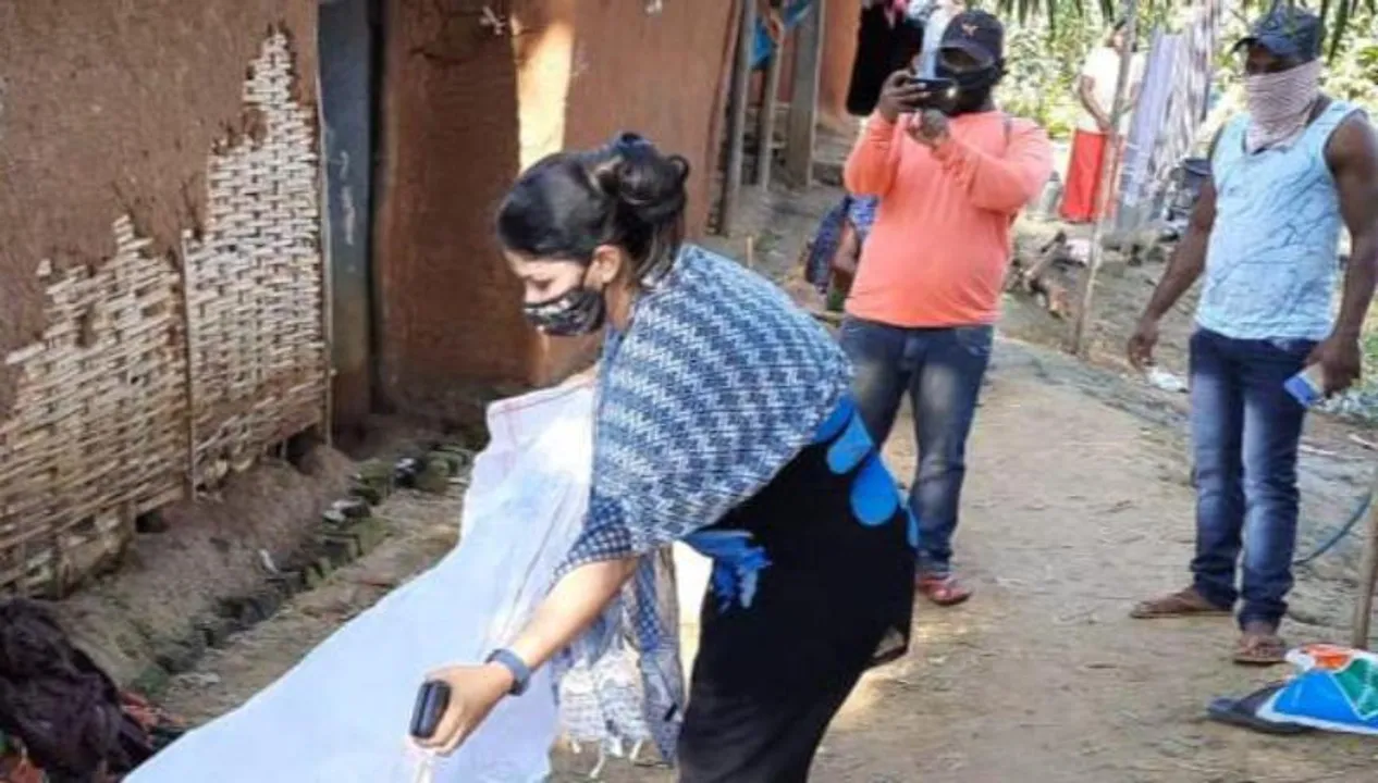  ସମାଜରେ ଝିଅ ବି କମ୍‌ ନୁହଁନ୍ତି : ଜଣେ ଗରିବ ଲୋକର ଶବ ସତ୍କାର ପାଇଁ ଆଗେଇ ଆସିଲେ ସ୍ବେଛାସେବୀ ଝିଅ