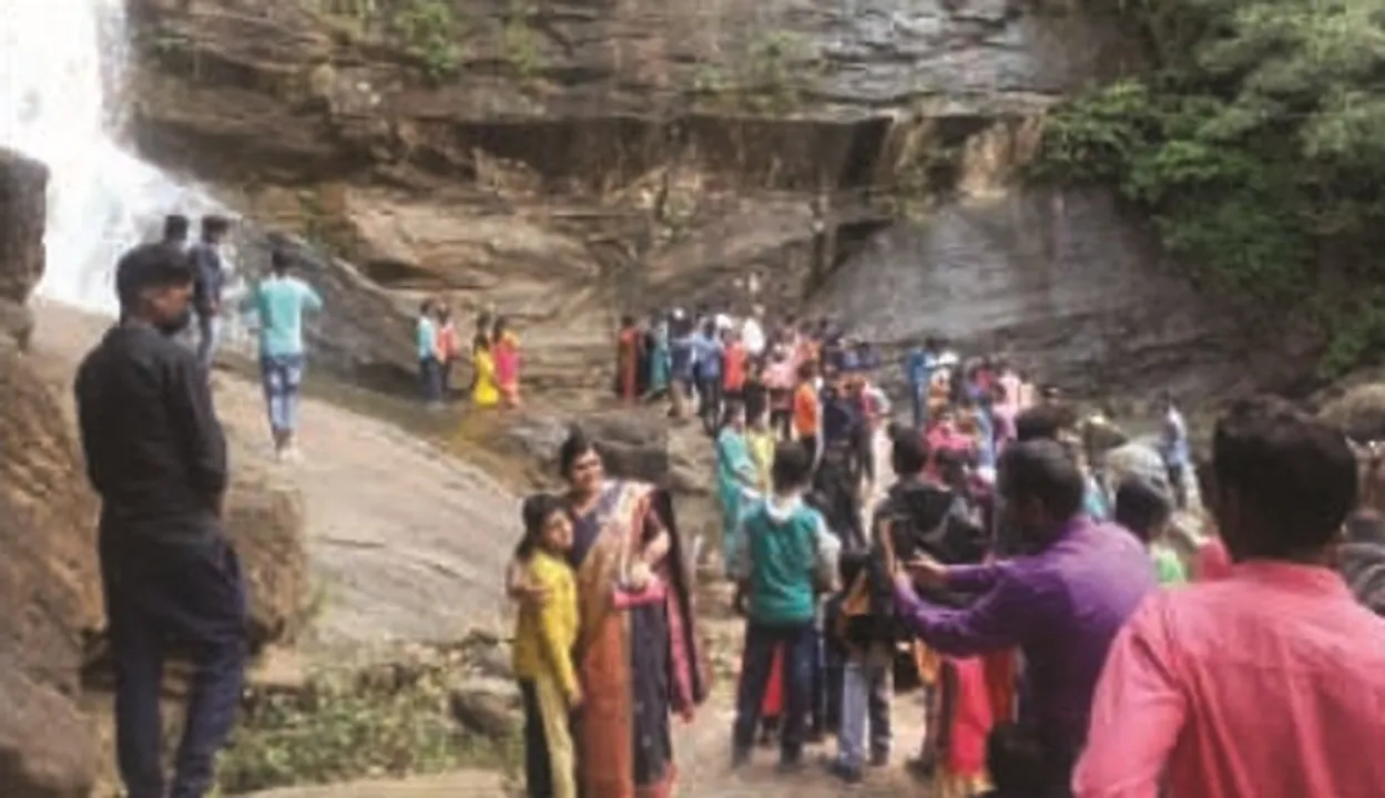  କୋରାପୁଟ : ମଣ୍ଡପ ଫାଙ୍କା, ପର୍ଯ୍ୟଟନସ୍ଥଳୀରେ ଭିଡ଼