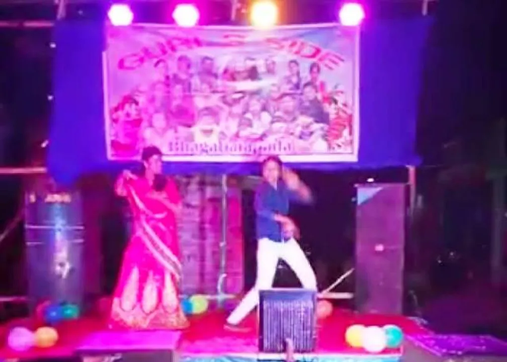  ଭୁବନେଶ୍ୱର ଉପକଣ୍ଠରେ କୋଭିଡ କଟକଣା ଉଲ୍ଲଙ୍ଘନ କରି ମେଲୋଡି; ପୁଲିସ୍ ପାଖରେ ଖବର ନାହିଁ